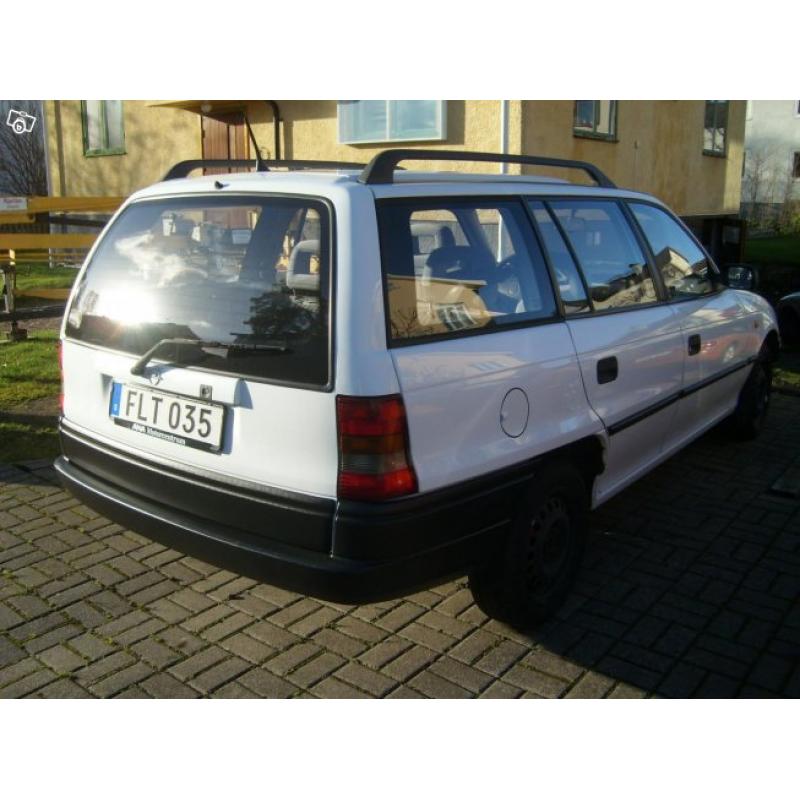 Opel Astra kombi med nya reservdelar -95